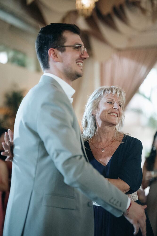 Erika & Nathan · El baile · 72